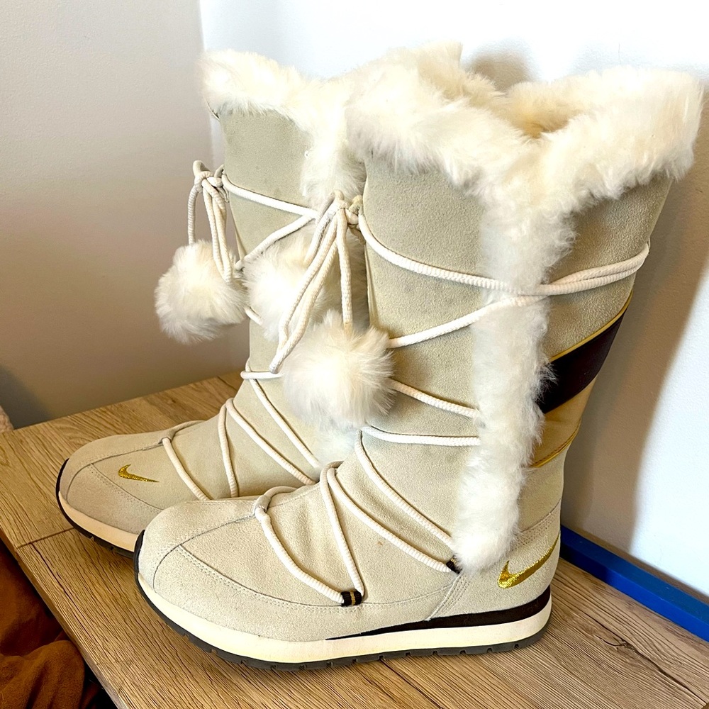 Woman Nike Winter High Suede Boots - Size 7 - NEW